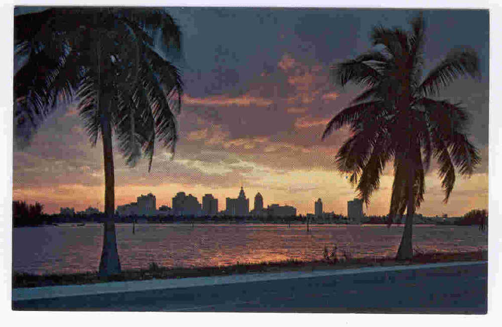 USA   SUNSET OVER MIAMI, Florida. One Of The Beautiful Sunsets, Famous And Typical In Florida - Miami Beach