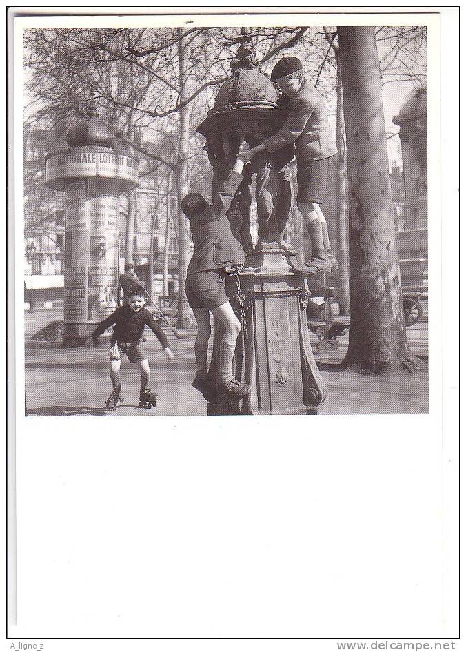 Ref 11 : Cpm Robert Doisneau Fontaine Wallace Place St Sulpice 1946 Ed :  1989 - Doisneau