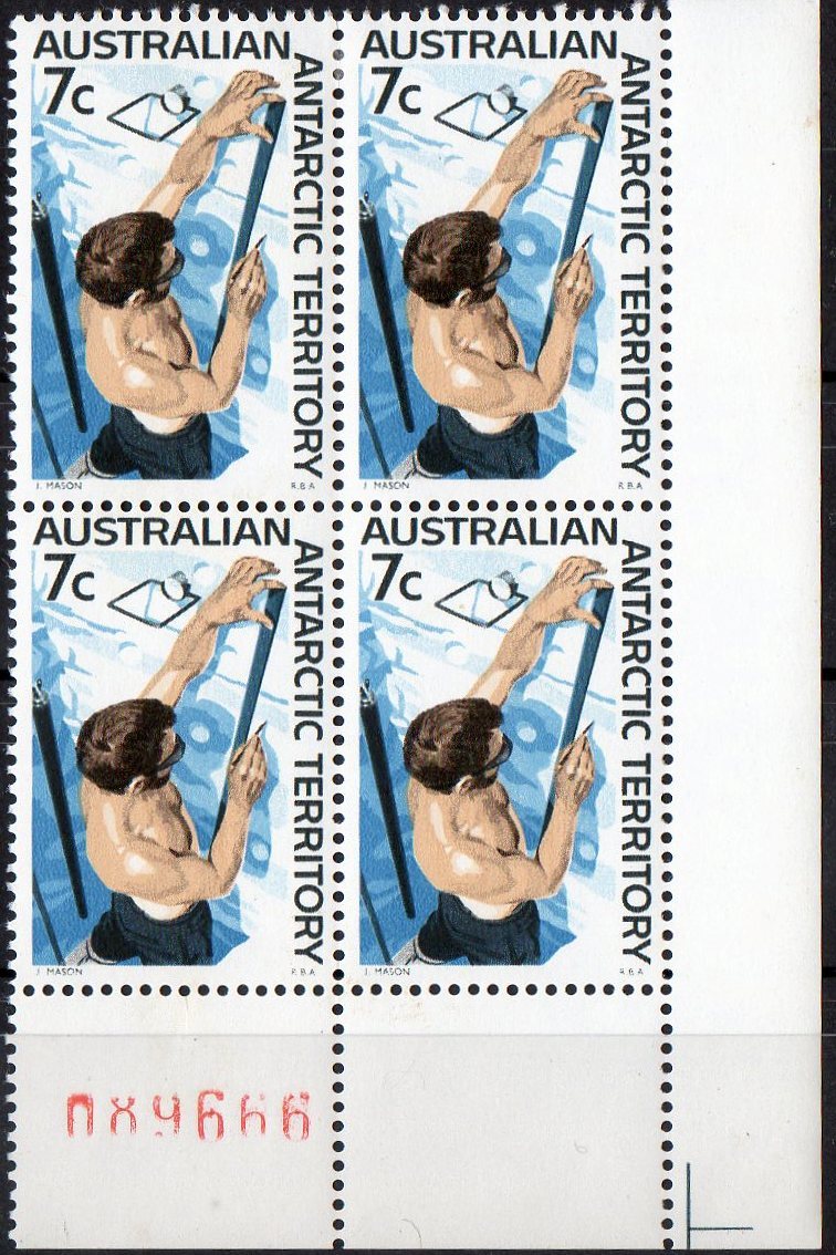 Australian Antarctic 1966 7c Measuring Snow Strata Block Of 4, 2 MNH, 2MH - Unused Stamps