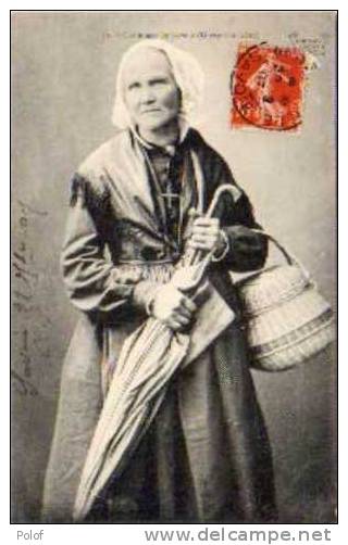 Gresy Sur Isere - Costumes De Savoie - Femme Et Parapluie   (13342) - Gresy Sur Isere