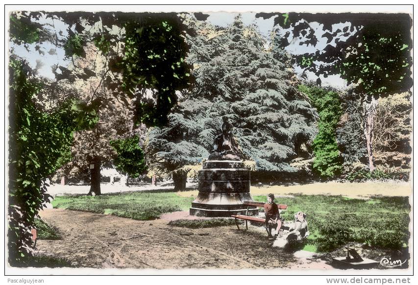 CARTE PHOTO AUBIGNY SUR NERE - LES GRANDS JARDINS - Aubigny Sur Nere