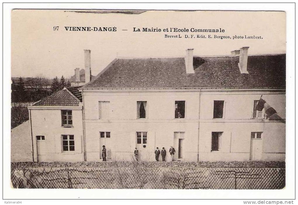 VIENNE  /  DANGE  /  LA  MAIRIE  ET  L´ ECOLE  COMMUNALE  /  Edit.  E. BERGEON , Photo  LAMBERT - Dange Saint Romain