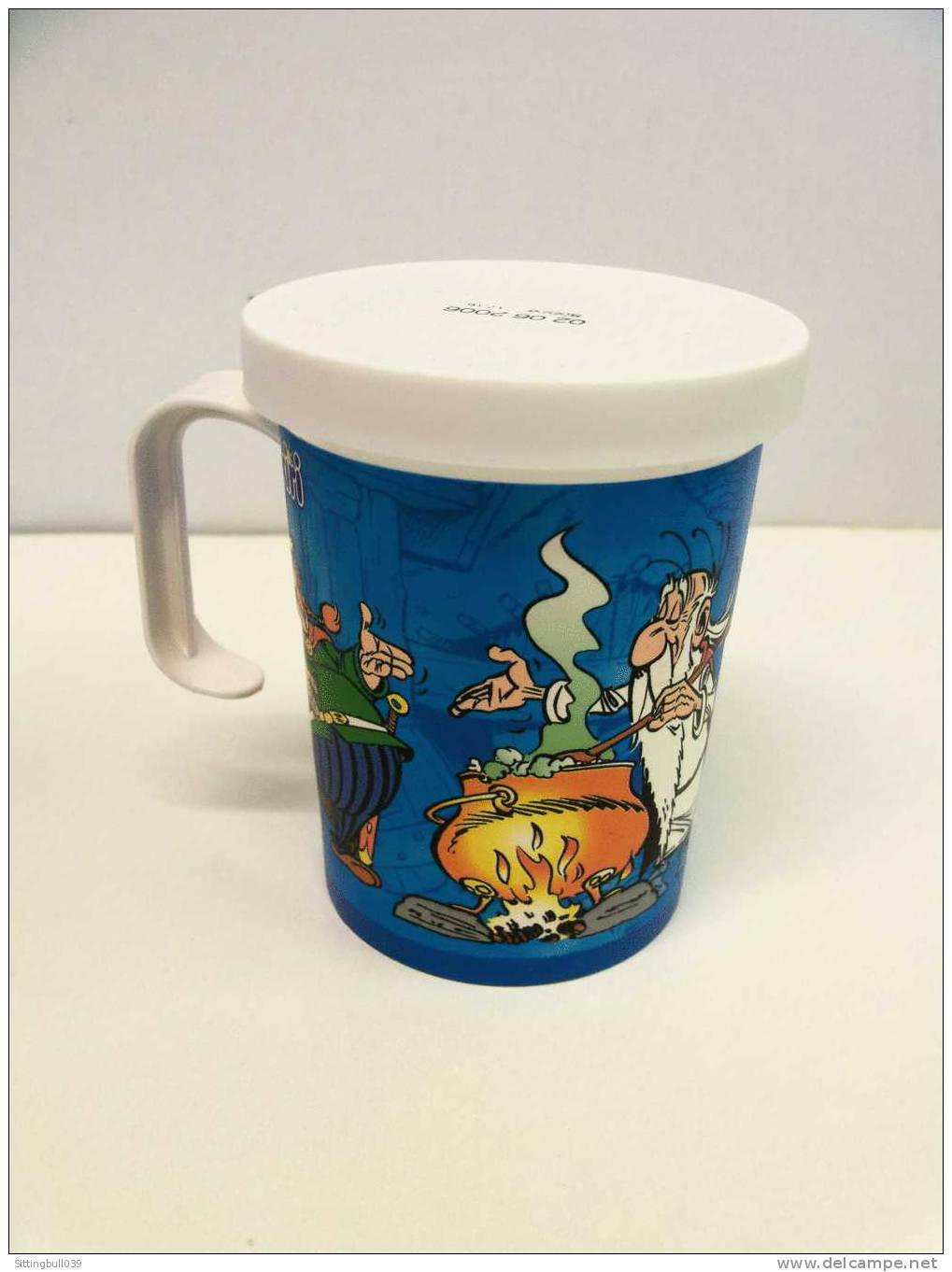 ASTERIX. PUB KIRI. Tasse En Plastique. N° 6. Avec Obélix, Astérix, Panoramix...2005 Les Ed. Albert René / G-U - Advertisement