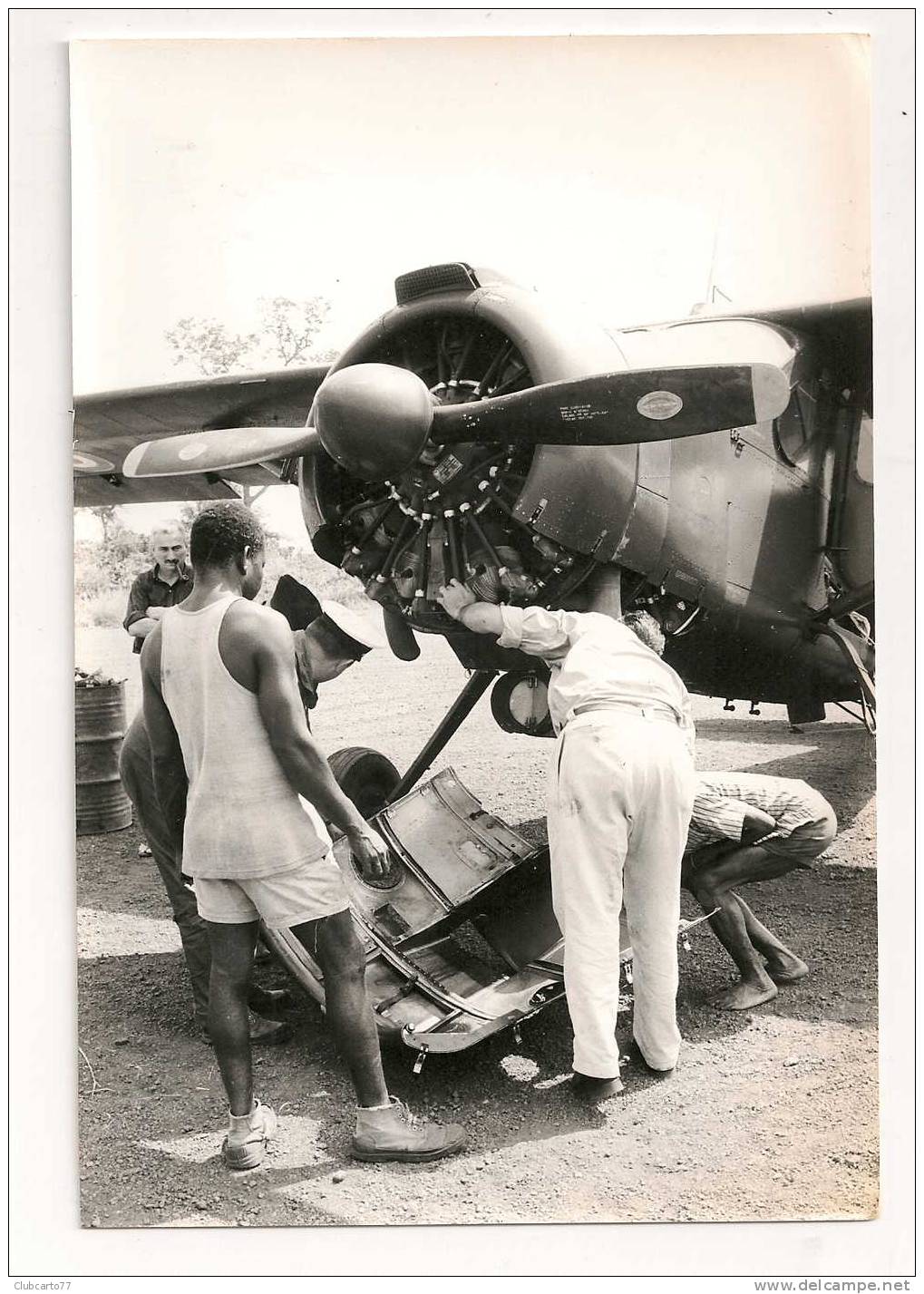 Obo (Centrafrique) :Vérification Du Moteur D'un Avion Broussartd  Environ 1950 (animé) PHOTO RAR - Centrafricaine (République)