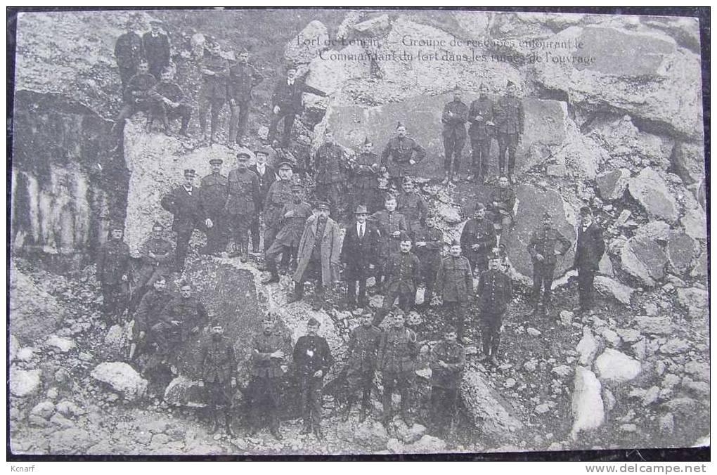 CP De LONCIN " Fort De Loncin , Groupe De Rescapés Entourant Le Commandant Du Fort Dans Les Ruines De L'ouvrage " . - Ans