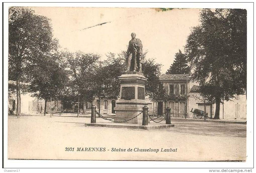 17 - MARENNES  -lot De 2 Cartes 1 Précurseur 1904- Place Et   Statue De Chasseloup-Laubat - Animation Cyclistes - Café - Marennes