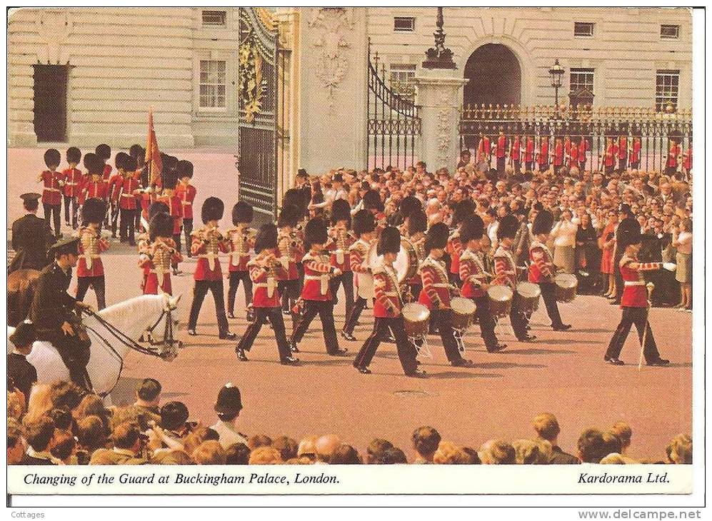 LONDON - Changing Of The Guard At BUCKINGHAM PALACE - 1975 ( Kardorama Ltd.) - Buckingham Palace