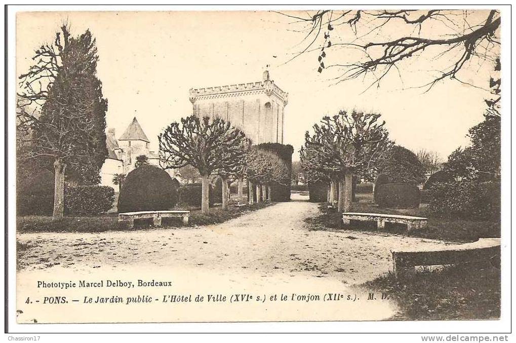 17 -  PONS -lot De 4 Cartes -  Le Jardin Public - L´Hôtel De Ville (XVIe S.) Et Le Donjon(XIIe S) - Pons
