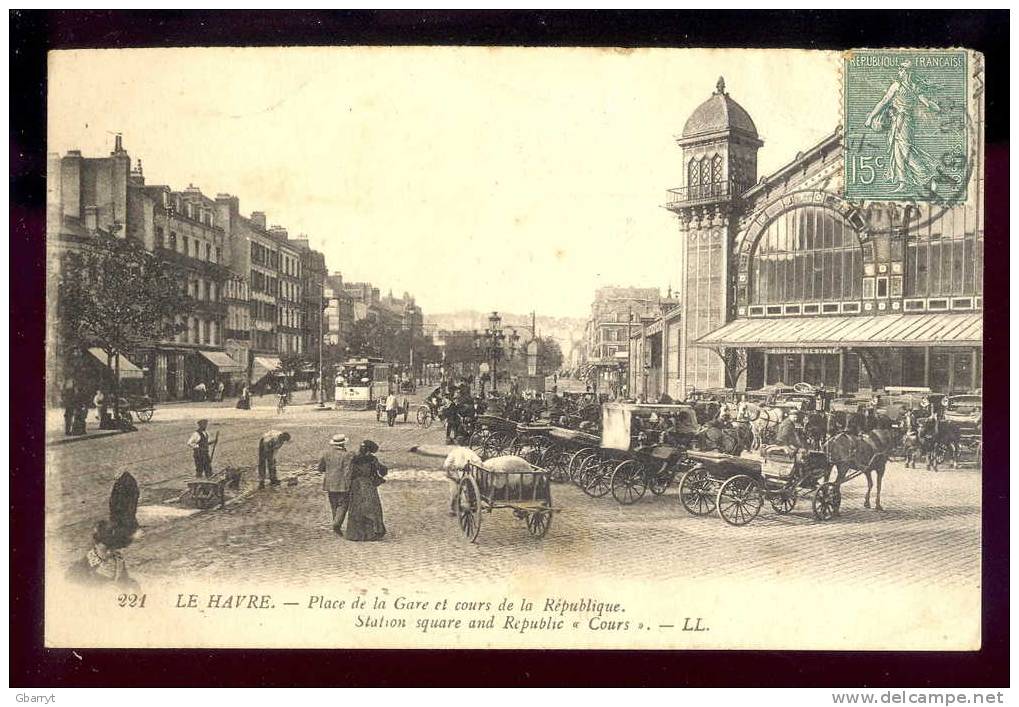 France: Le Havre Place De La Gare Et Cours De La Republic. Creased Top And Upper Right Corner          (B2 - 33) - Station