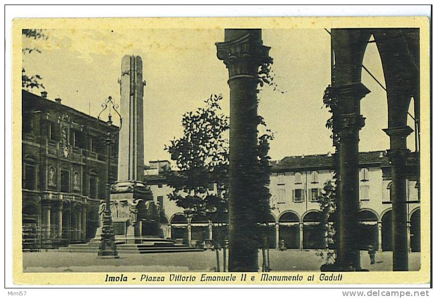 C.P.A. IMOLA - Plazza Vittorio Emanuele II E Monumento Gaduti - Imola