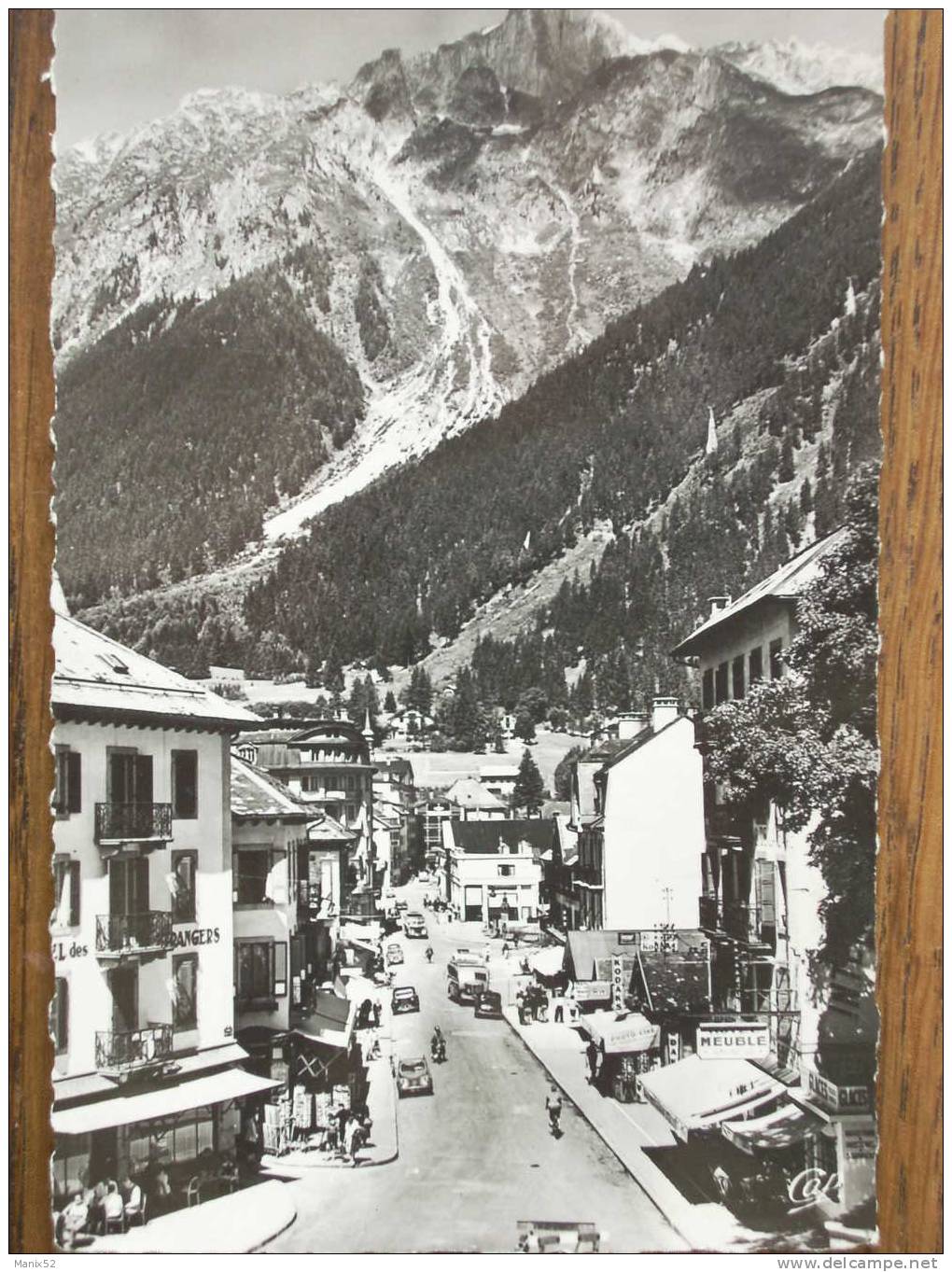 74 - CHAMONIX - MONT-BLANC - Avenue De La Gare (Hotel). (CPSM Animée) - Chamonix-Mont-Blanc