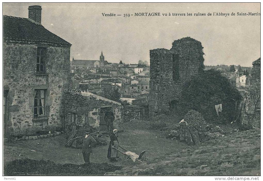 MORTAGNE SUR SEVRE - Vu à Travers Les Ruines De L´Abbaye De Saint Martin - Mortagne Sur Sevre