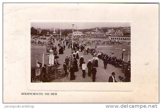 Real Photo - The Pier  - Highly Animated & Fashions - BOURNEMOUTH - Dorset - Bournemouth (depuis 1972)