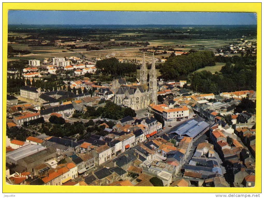 MACHECOUL - Loire Atlantique - Vue Panoramique Aérienne - Circulé 1976 - édition Combier - Machecoul