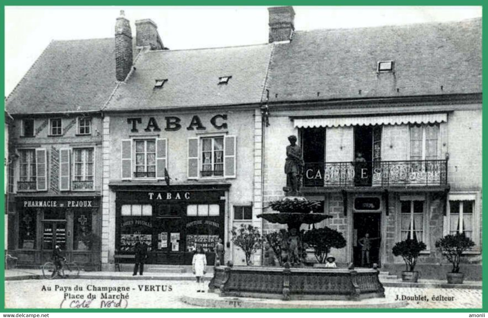 51. MARNE - VERTUS. Place Du Marché (pharmacie Pejoux, Bureau De Tabacs, Café). - Vertus