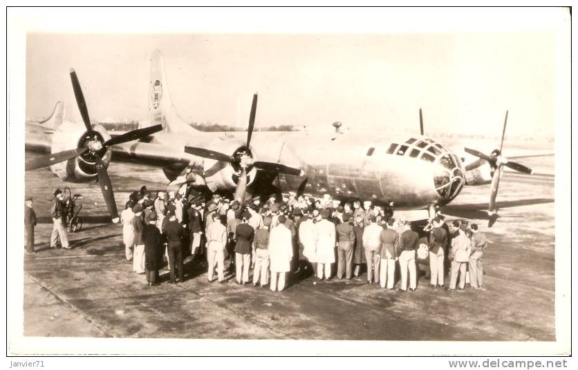 Photo Du  Vol Sans Escale De 12.300 Rmets Fait Par L'Armée Américaine Le 20-XI-1945. - Fliegerei