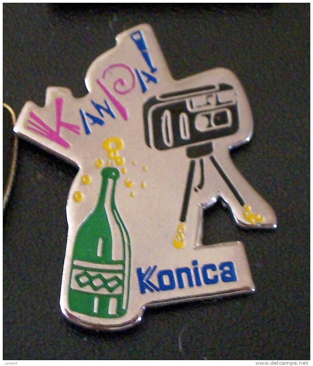 Pin´s Konika. - Photographie