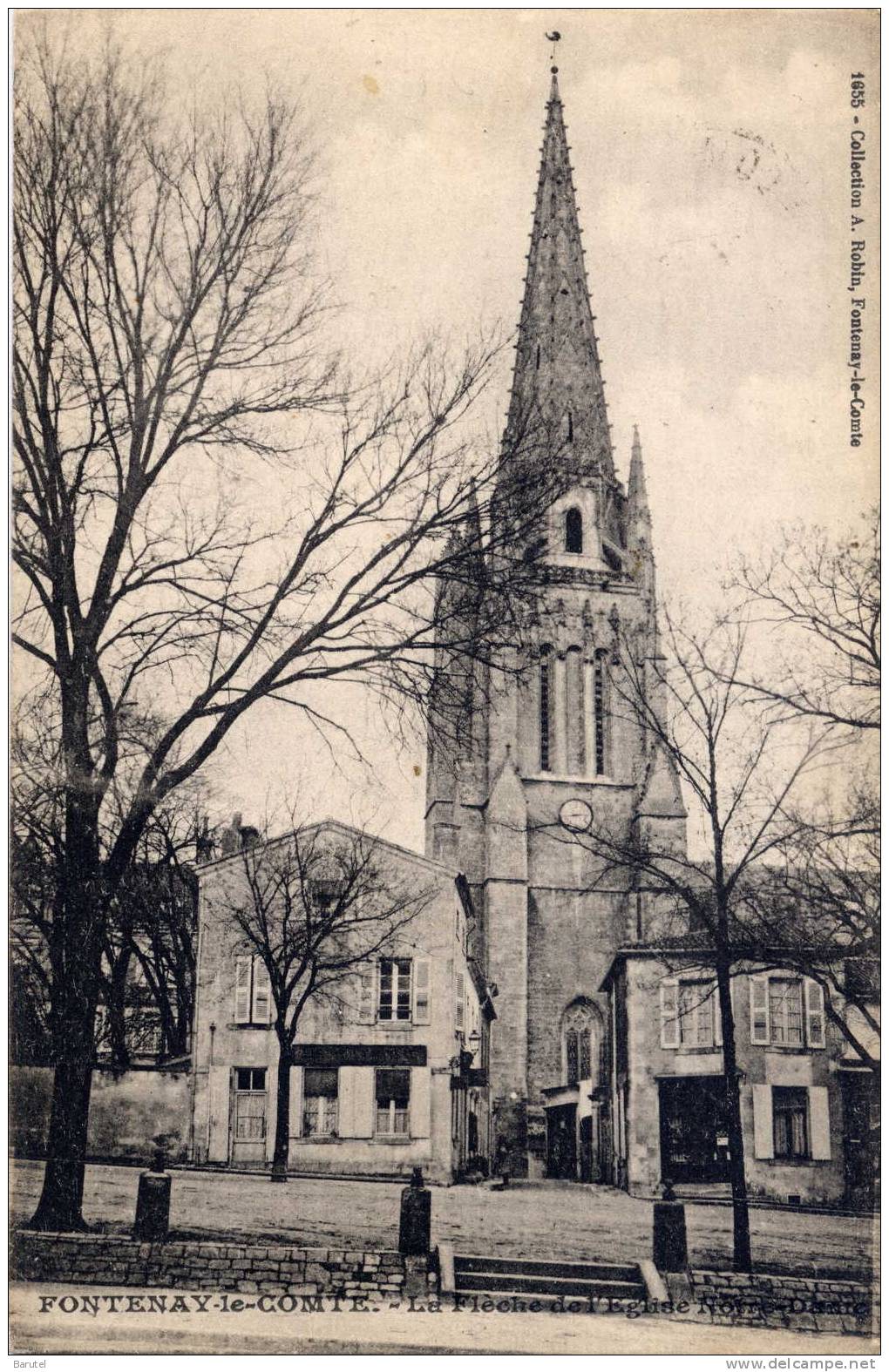 FONTENAY LE COMTE - La Flèche De L´Eglise Notre-Dame - - Fontenay Le Comte