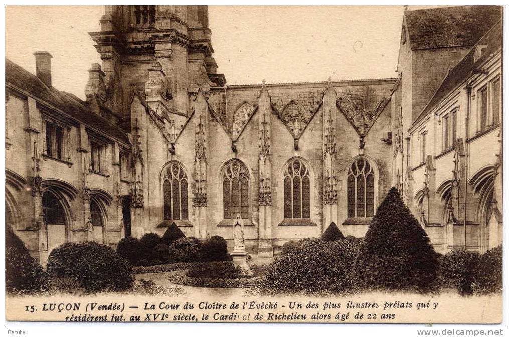 LUCON - La Cour Du Cloître De L´Evêché - - Lucon