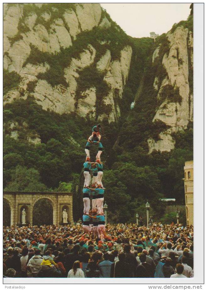 (AKA94) MONTSERRAT. CASTELLERS EN LA PLAZA DEL MONASTERIO. - Barcelona