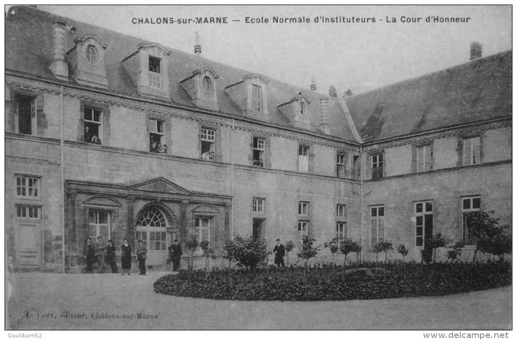 Ecole Normale D´instituteurs, La Cour D´honneur - Châtillon-sur-Marne