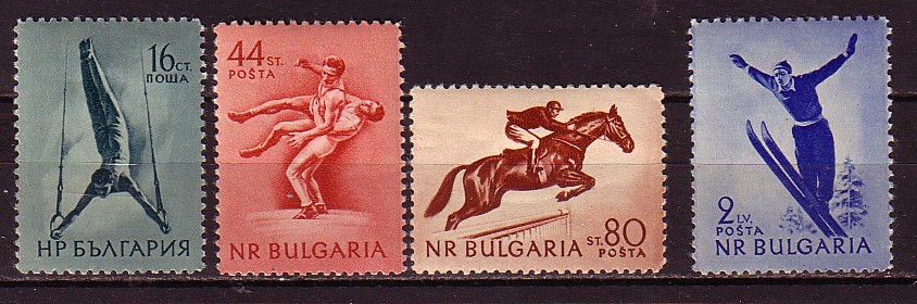 L1284 - BULGARIE BULGARIA Yv N°799/802 ** SPORT - Neufs