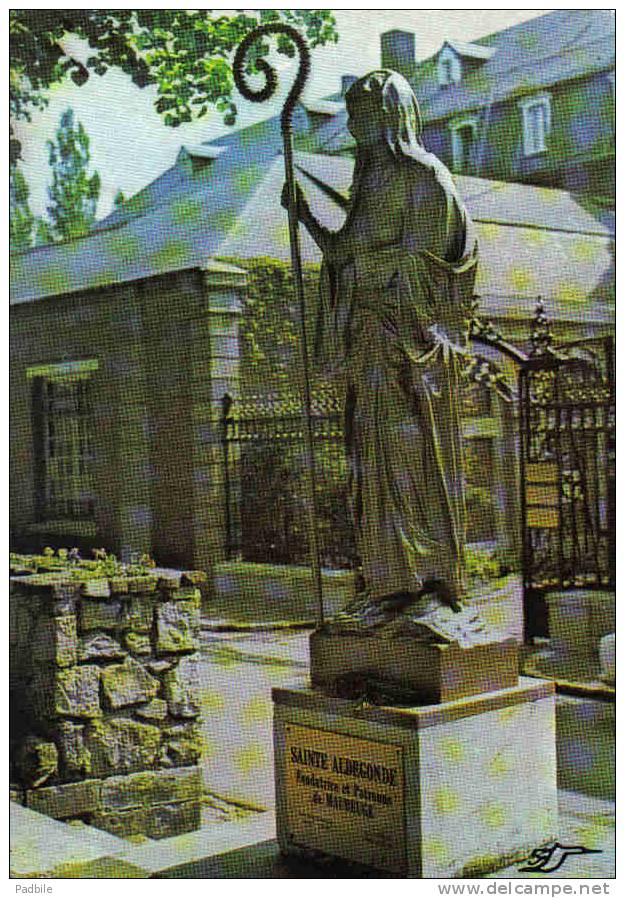 Carte Postale 59. Maubeuge  Statue De Ste-Aldegonde Trés Beau Plan - Maubeuge