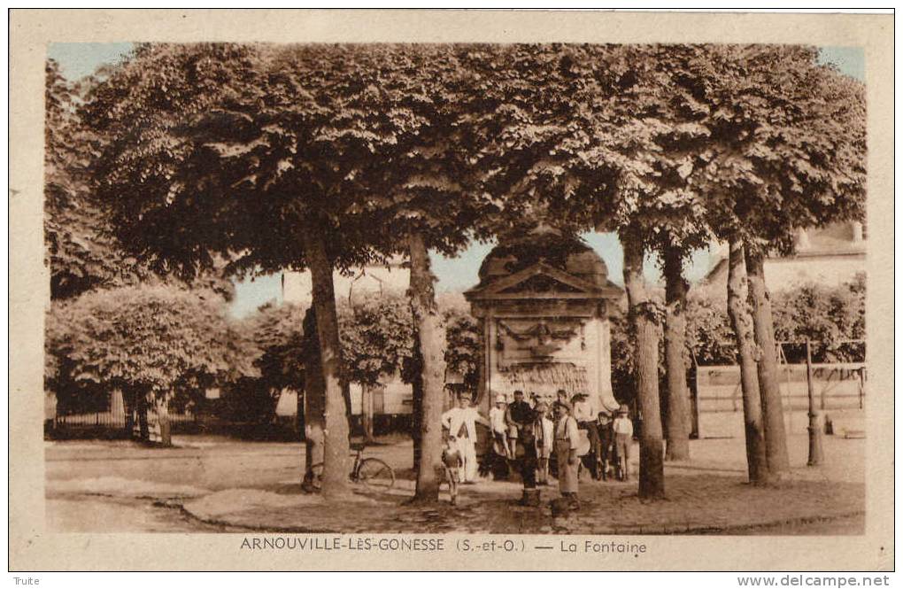 ARNOUVILLE-LES-GONESSE LA FONTAINE TRES ANIMEE - Arnouville Les Gonesses