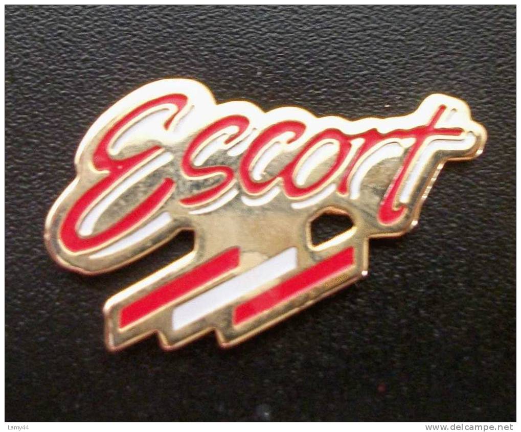 Pin´s Ford Escort Signe M.D.B. - Ford