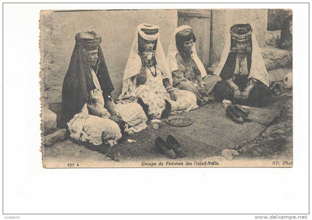 OLD FOREIGN 4497 - GROUPE DE FEMMES DES OULED NAILS - ARGELIE ? SMALL VERTICAL FOLD ON RIGHT - Ohne Zuordnung