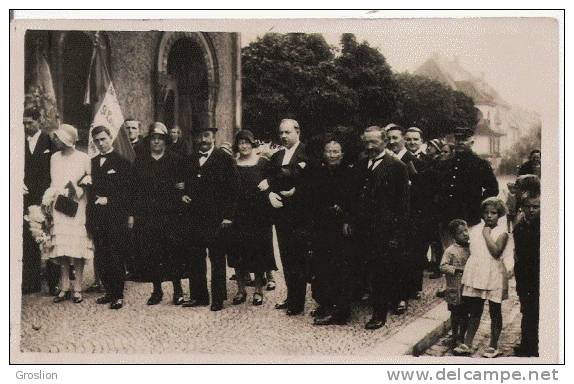 SAINT LOUIS (HAUT RHIN)  ? CARTE PHOTO AVEC BELLE ANIMATION (ST LOUIS MARQUE SUR DRAPEAU) - Saint Louis