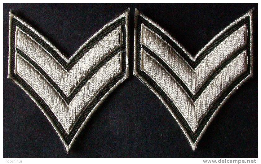 Patchs / Ecussons  2 GALONS CHEVRONS  US  ARMY  Grade CAPORAL   PORT  OFFERT - Patches