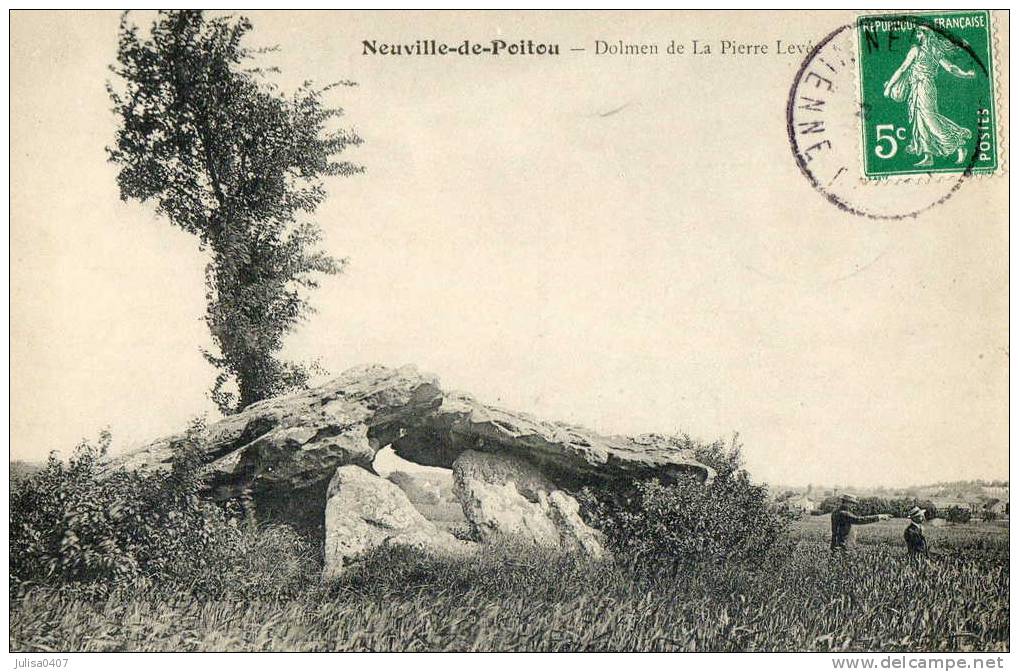 DOLMEN PIERRE DRUIDIQUE Neuville De Poitou Dolmen De La Pierre Levée - Dolmen & Menhirs