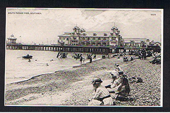 RB 557 - Postcard South Parade Pier Southsea Portsmouth Hampshire - Portsmouth