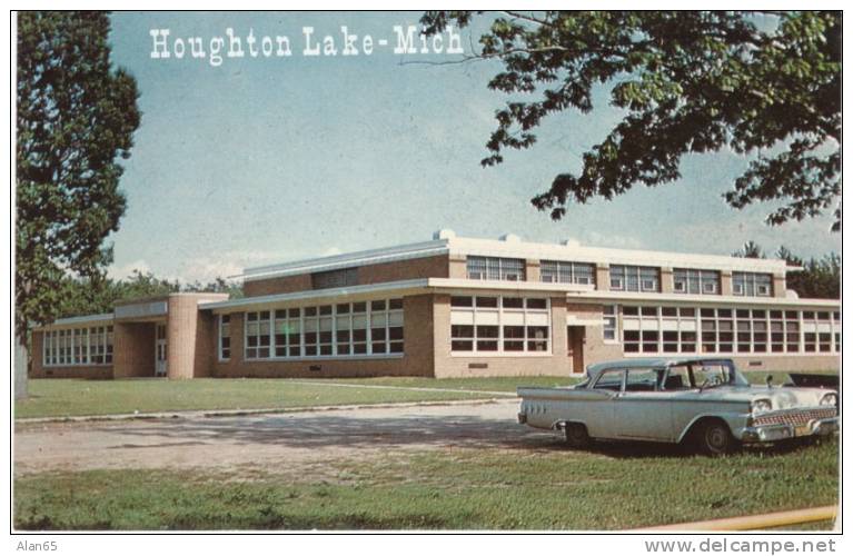 Houghton Lake Michigan, High School Adjoined To Elementary School, Auto, On C1960s Vintage Postcard - Altri & Non Classificati