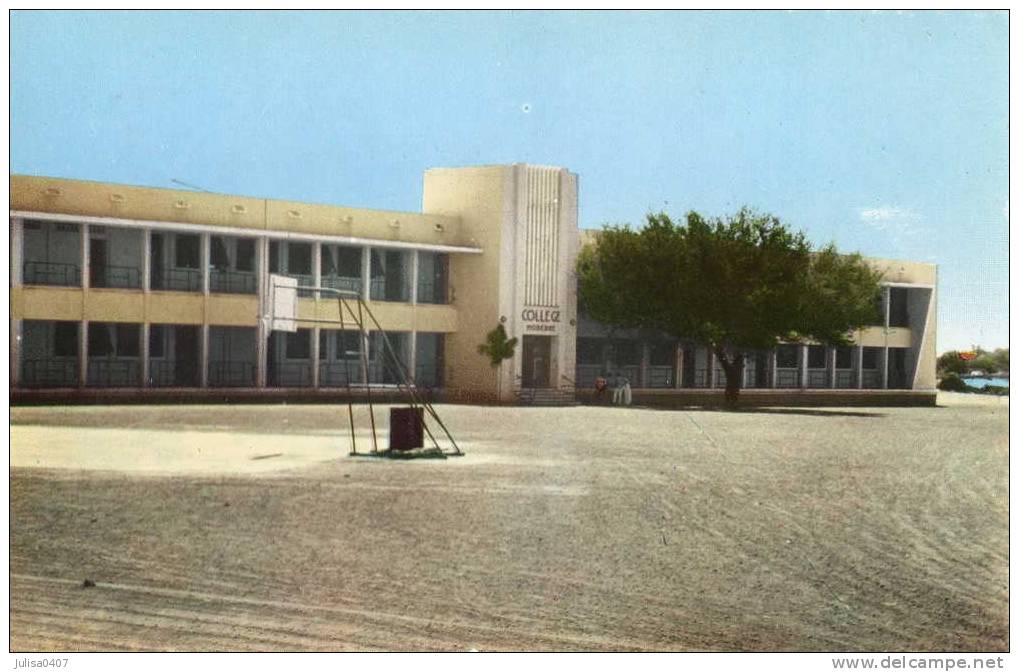 NIAMEY (Niger) Lycée National Terrain De Basket - Niger