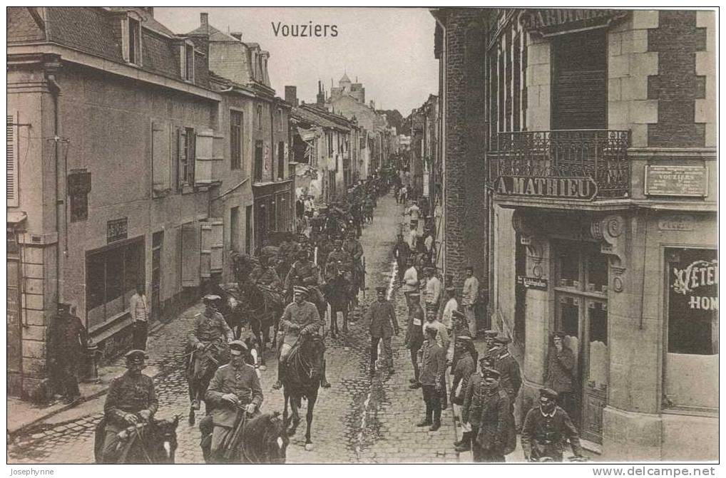Vouziers Une Rue Très Animée. - Guerre 1914-18