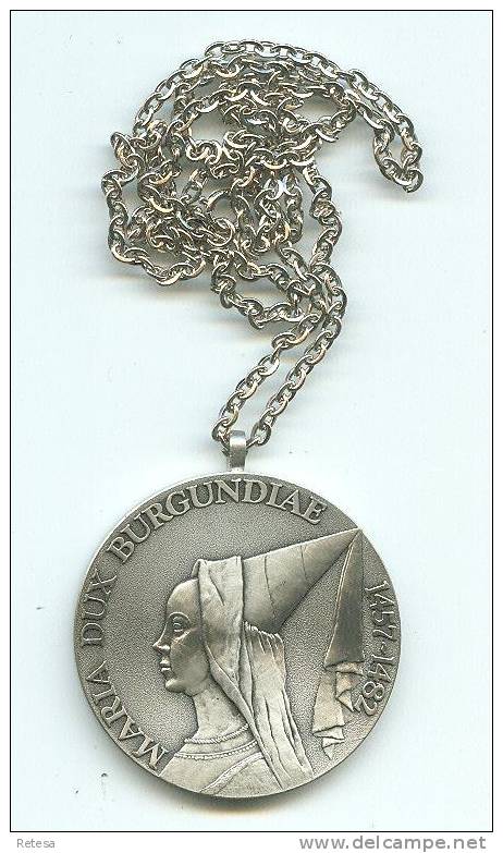 - MARIA DUX BURGUNDIALE ECCLESIA BEATAE MARIAE VIRGINIS BRUGIS MEDAILLE MET HALSKETTING - Gemeindemünzmarken