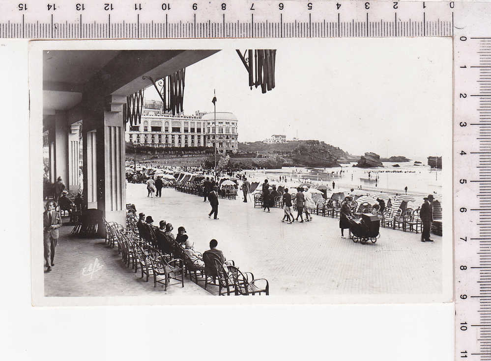 BIARRITZ -  Le  Promenoir De La Grande Plage - Au Fond, Le Casino Bellevue - N°  1250 - Biarritz