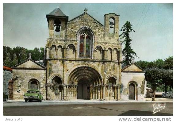 17   PONS   FAçADE DE L'ÉGLISE ST-VIVIEN ROMANE DU XII SIÈCLE - Pons