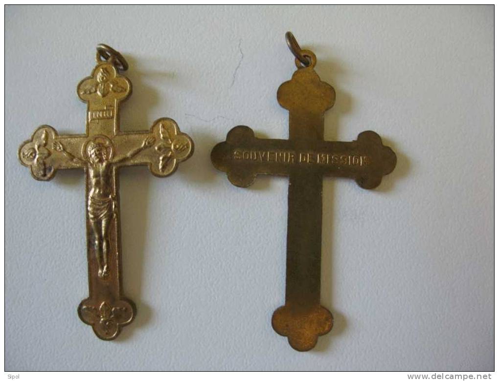 Croix En Métal Doré  Marqué Au Dos " Souvenir De Mission " - Religion & Esotericism