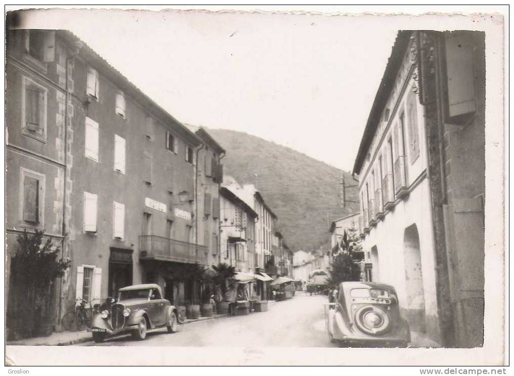 AXAT ( AUDE) CARTE PHOTO DE LA GRAND ' RUE (HOTEL POUDADE A GAUCHE) - Axat