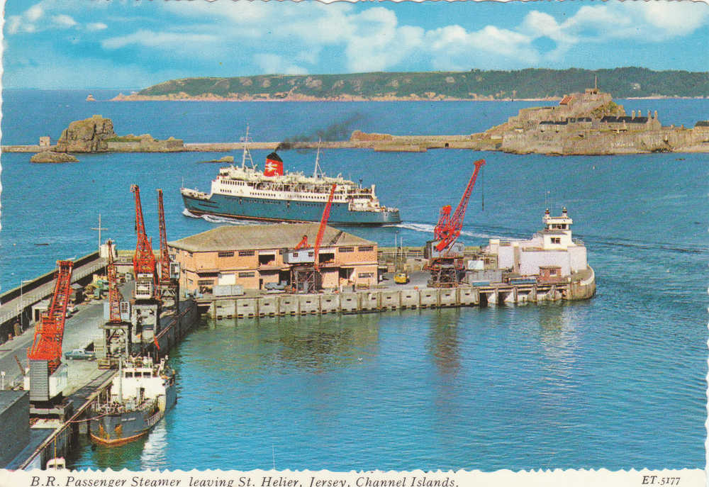 BRITISH RAIL PASSENGER STEAMER FERRY LEAVING ST HELIER JERSEY CHANNEL ISLANDS (S10843) - Paquebots