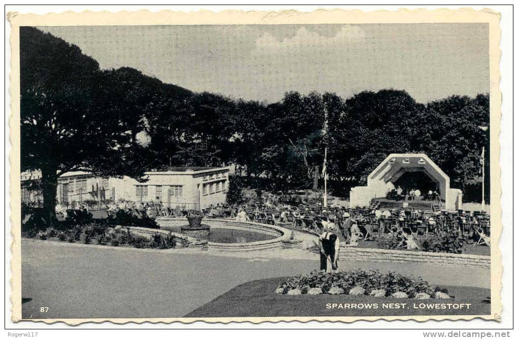 Sparrows Nest, Lowestoft, 1950s Postcard - Lowestoft