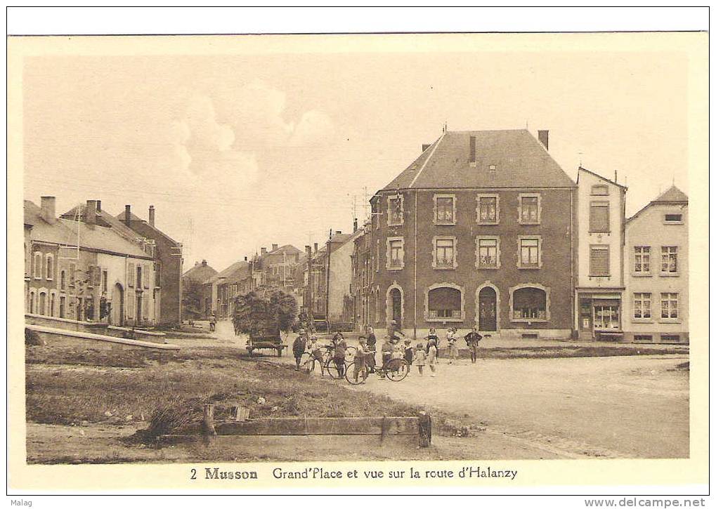 Musson  Grand´Place Et Vue Sur La Route D´Halanzy - Musson