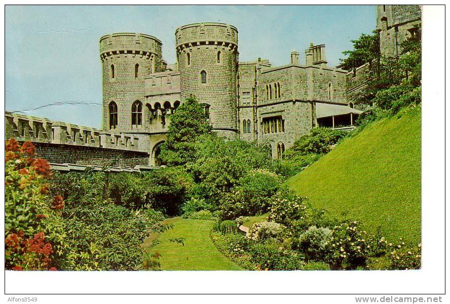Norman Gate And Round Tower Garden Windsor Castle - Windsor Castle