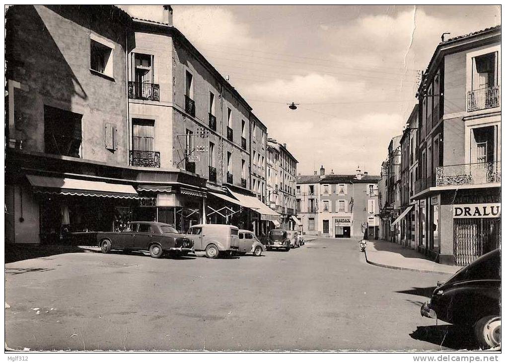 LODEVE (34) La Rue Neuve Des Marchés Automobiles Des Années 60 - Lodeve