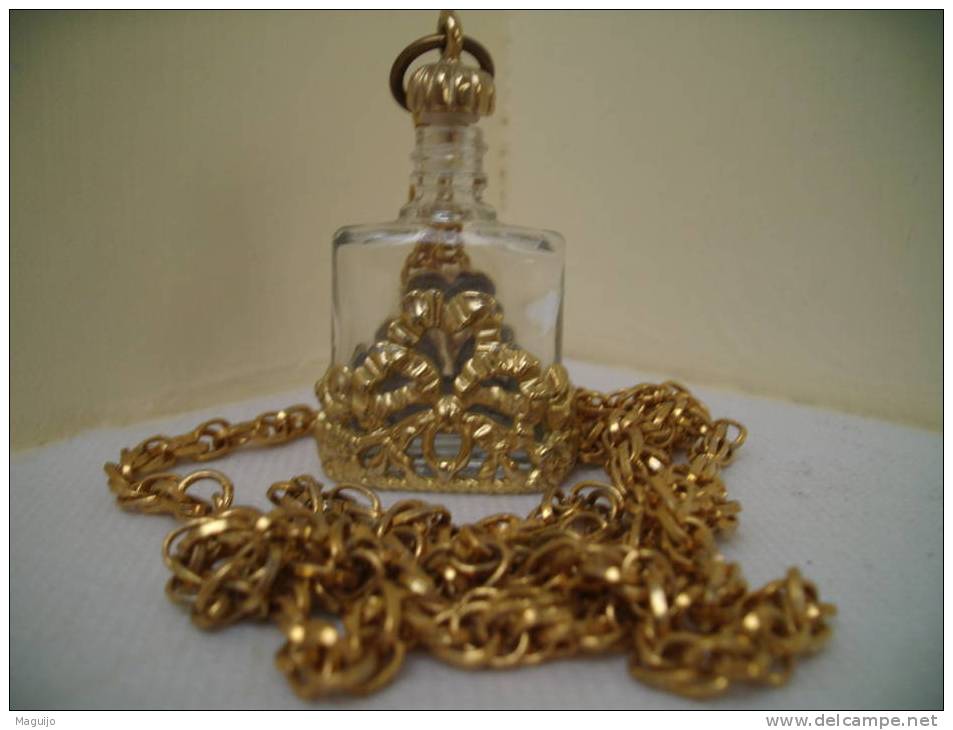 MINI FLACON PENDENTIF + CHAINE ///BEAU METAL DORE LIRE !!! - Miniatures Womens' Fragrances (without Box)