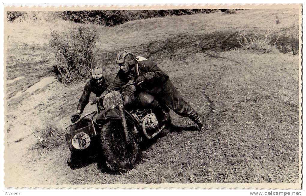 COURSE MOTO En TERRAIN VARIÉ : ENDURO - VRAIE PHOTO [ 8 X 13 CM ] NON LOCALISÉE - ANNÉE: ENV. 1950 - 1955 (f-267) - Sport Moto