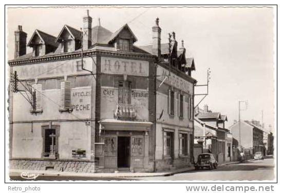 Bazancourt - Hôtel Moderne ( Renault 4 CV ) - Bazancourt